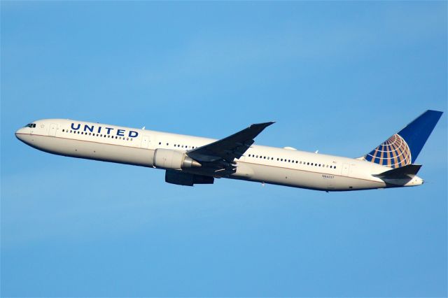 BOEING 767-400 (N66057)