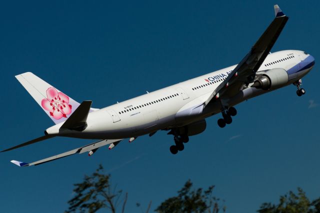 Airbus A330-300 (B-18316)