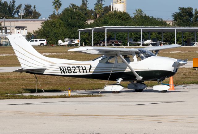 Cessna Skylane (N182TH)