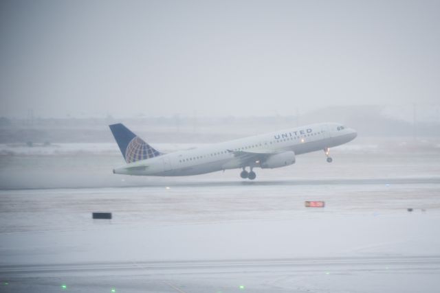 Airbus A320 (N435UA)