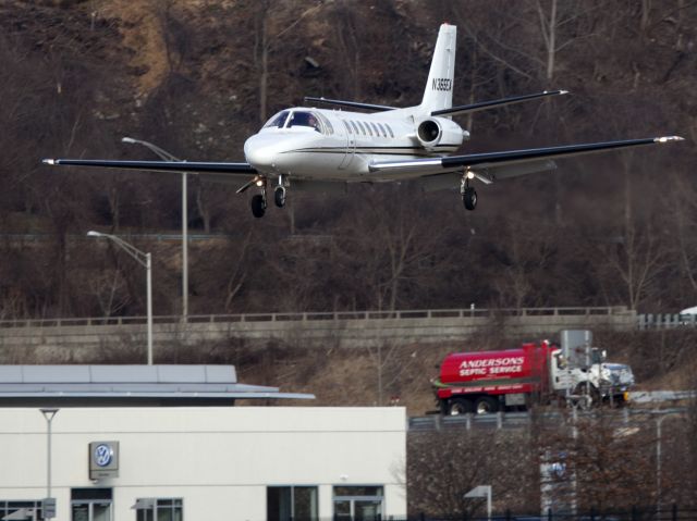 Cessna Citation V (N365EA) - Landing runway 26 at Danbury CT. CFM (Corporate Flight Mangement has 2 x Citation V, 2 x Phenom 100 and 3 x King Air 100 available for charter in the NY metropolitan area (KDXR KHPN KTEB KBDR).