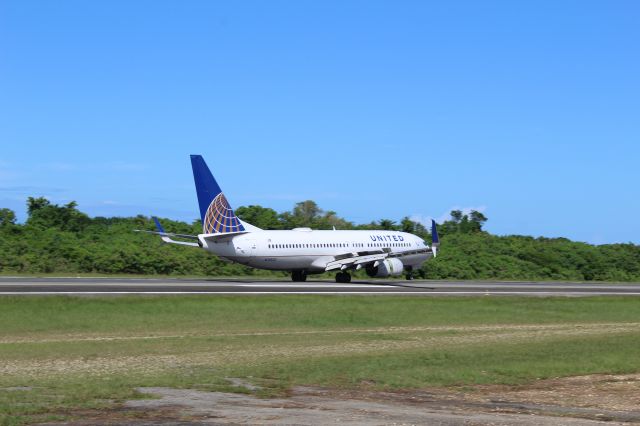 Boeing 737-800 (N76502)