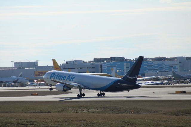 BOEING 767-300 (N1997A) - Prime Air 767 Rotating for its departure to San Juan