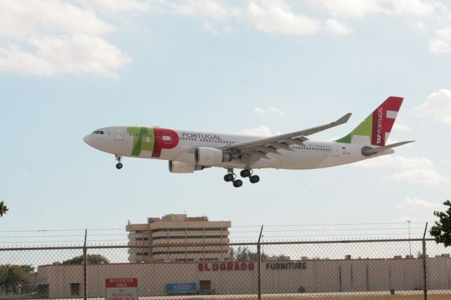 Airbus A330-200 (CS-TOQ)