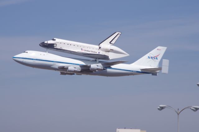 N905NA — - Endeavour flying over LAX