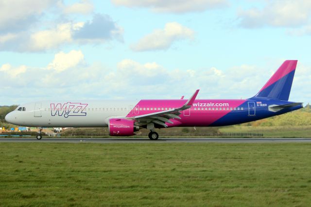 Airbus A321neo (G-WUKR) - Departing rwy 25 on 3-Oct-23 operating flight WUK1902 to EPPO.