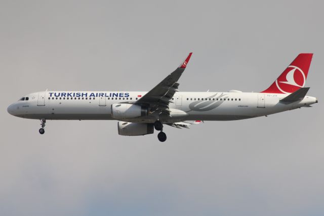 Airbus A321 (TC-JTF)