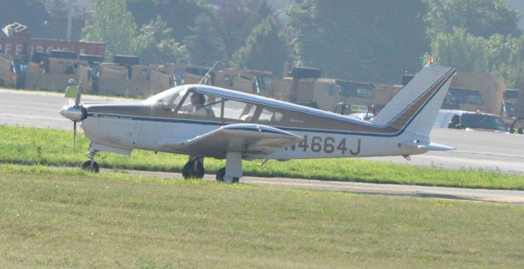 Piper Cherokee Arrow (N4664J)