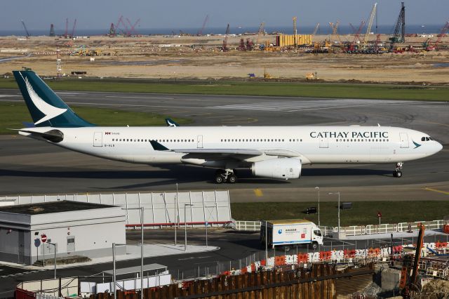 Airbus A330-300 (B-HLR)