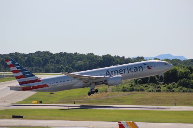 Boeing 777-200 (N765AN)