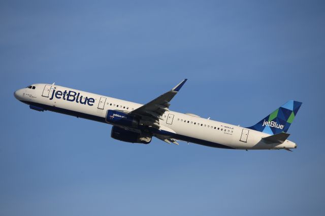 Airbus A321 (N993JE)
