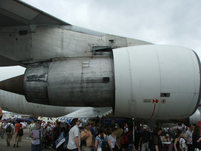 Boeing 747-200 —