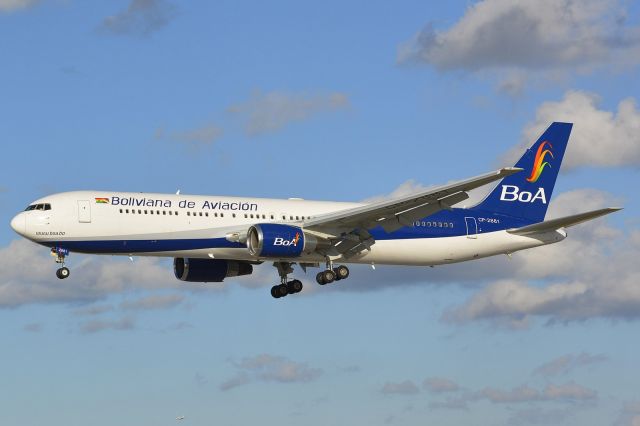 BOEING 767-300 (CP-2881)