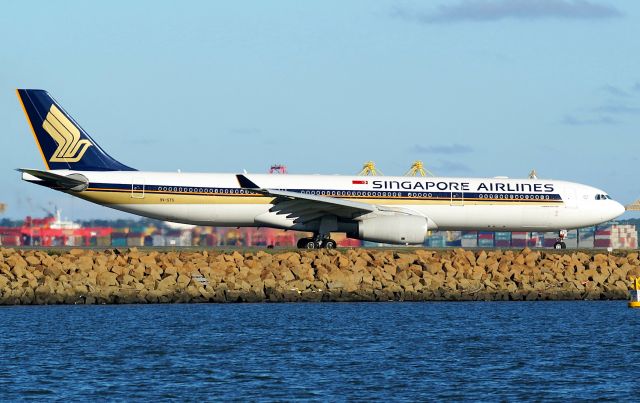 Airbus A330-300 (9V-STS)