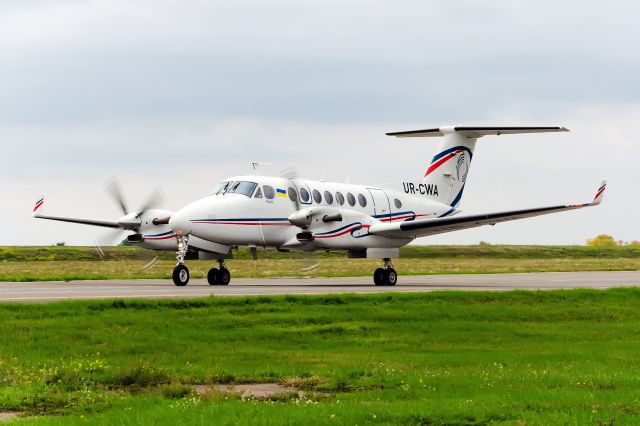 Beechcraft Super King Air 350 (UR-CWA)