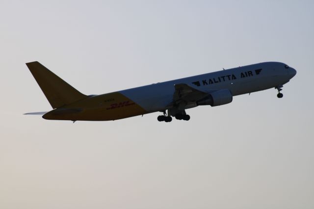 BOEING 767-300 (N763CK) - Kalitta Air 767 operated by Kalitta, deparing 36R