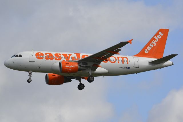 Airbus A319 (G-EZSM)