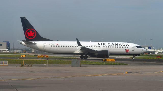 Boeing 737 MAX 8 (C-FSJJ) - Air Canada Boeing 737-8 MAX C-FSJJ in Toronto 