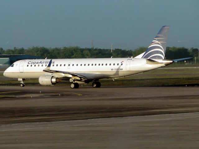 Boeing 737-800 (HP-1557CMP)