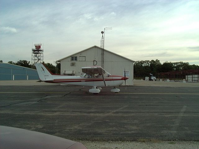 Cessna Skyhawk (N52090) - 1981 Cessna 172P - Bradley Flying Association