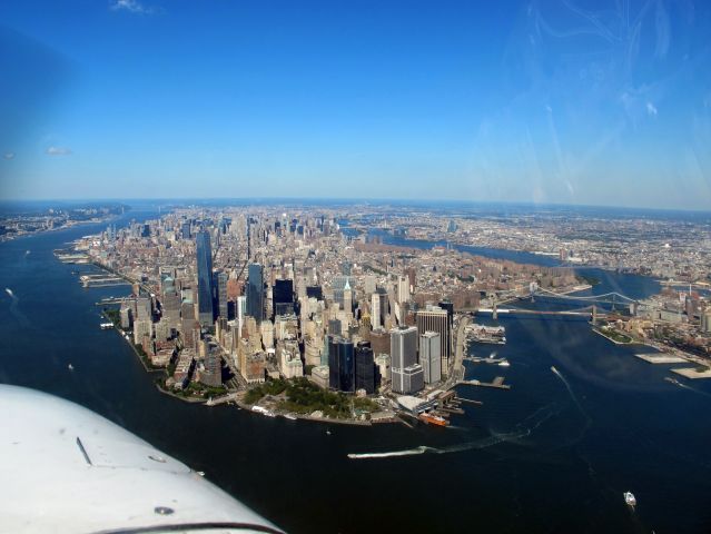 Cessna Skyhawk (N430EP) - Flight around Manhattan in a C172.