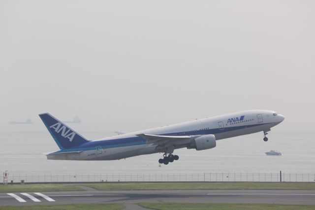 Boeing 777-200 (JA709A)