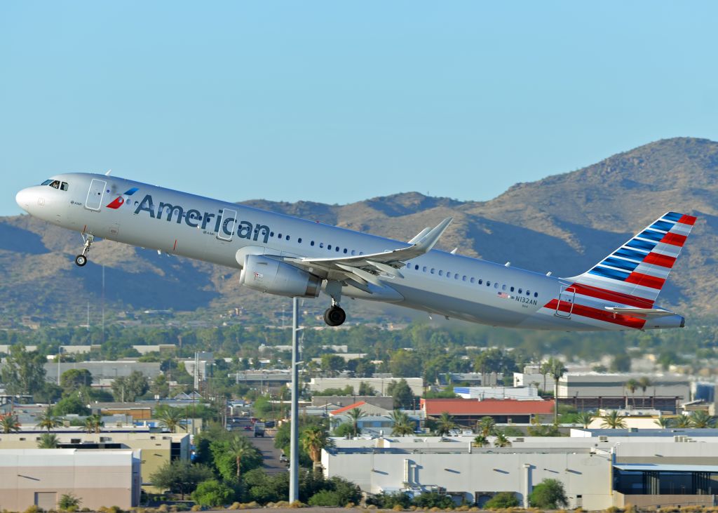 Airbus A321 (N132AN)