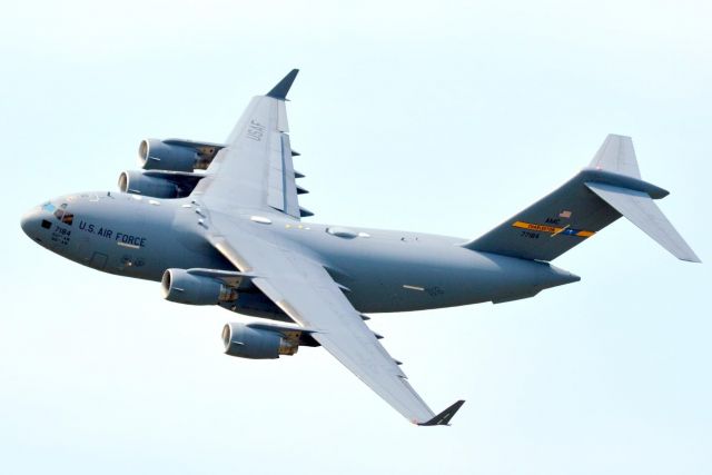 Boeing Globemaster III (07-7184) - Reach 345 banana pass for the crowd at the Thunder over New Hampshire Airshow