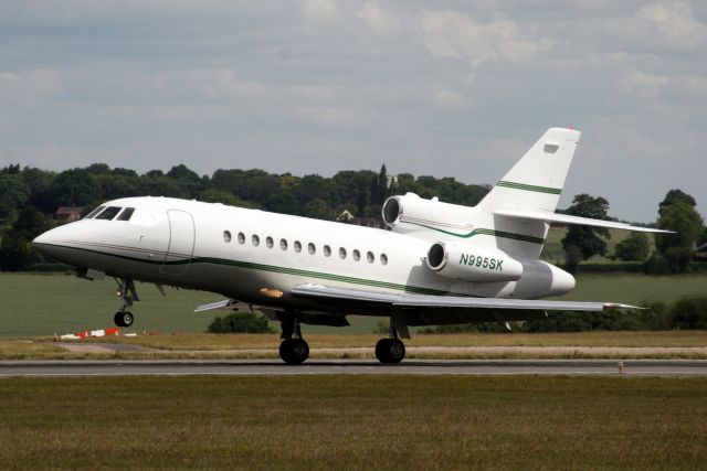 Dassault Falcon 900 (N995SK) - Touching down on R26 arriving from KMTN on 10-Jun-11.