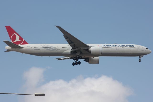 BOEING 777-300ER (TC-JJM)