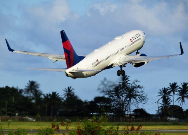 Boeing 737-800 (N377DA)