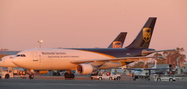 Airbus A300F4-600 (N161UP) - Sharp looking A300 getting ready to make an early morning departure to KRNO.