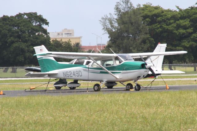 Cessna Skylane (N6249D)