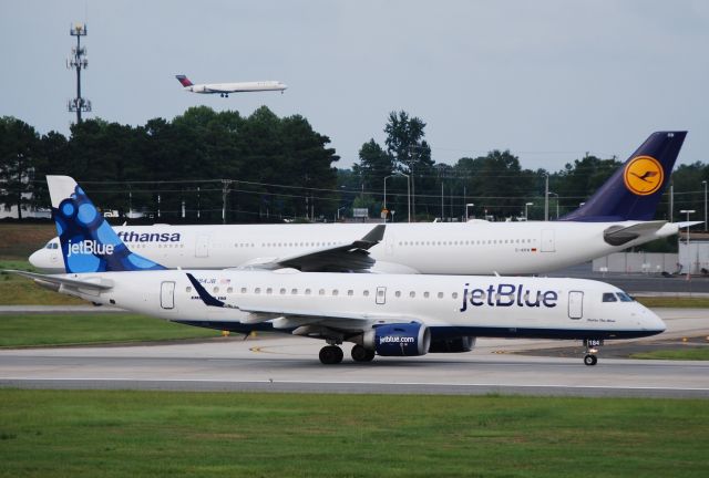 Embraer ERJ-190 (N184JB) - "Outta The Blue" taking off 18C - 7/18/15