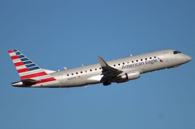 Embraer 175 (N441YX)