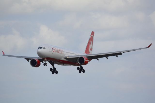 Airbus A330-200 (D-ABXB)