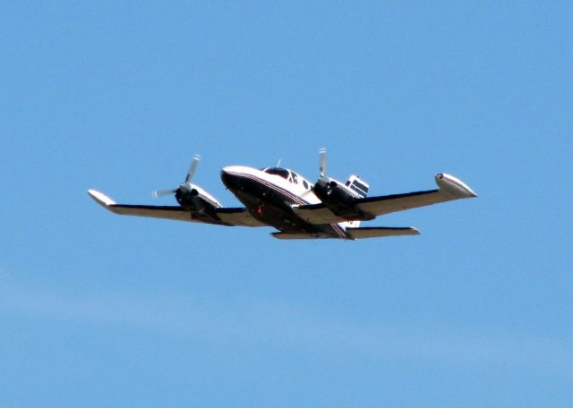 Cessna 421 (N421GG) - Departing Shreveport Regional.