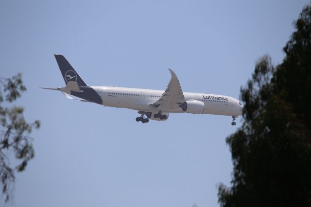 Airbus A350-900 (D-AIXB)