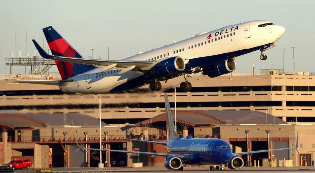 Boeing 737-700 (N3755D) - phoenix sky harbor international airport 25JAN20