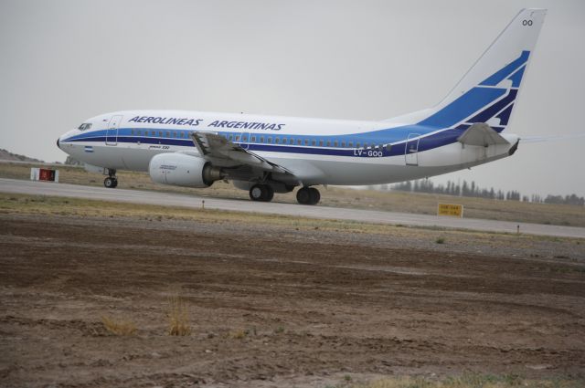 Boeing 737-700 (LV-GOO) - Holding point rwy 18 - Mendoza, Argentina