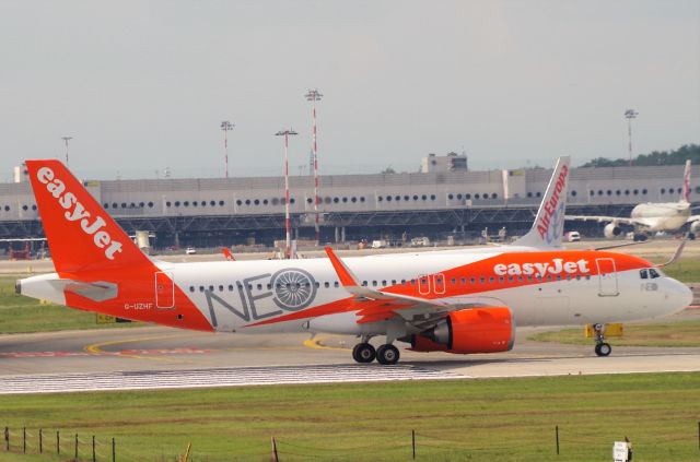 Airbus A320 (G-UZHF)