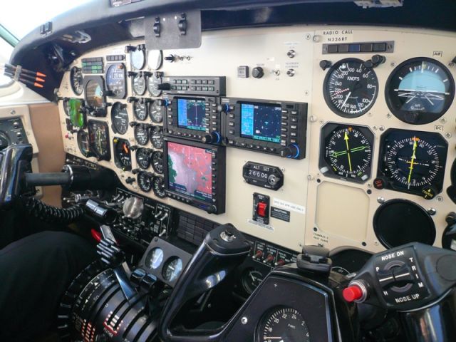 Beechcraft Super King Air 200 (N326RT)