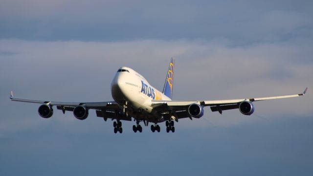 Boeing 747-400 (N263SG) - Carrying the Miami Dolphins in for their week 17 matchup in Baltimore.  Flight 5Y 8086 from FLL.