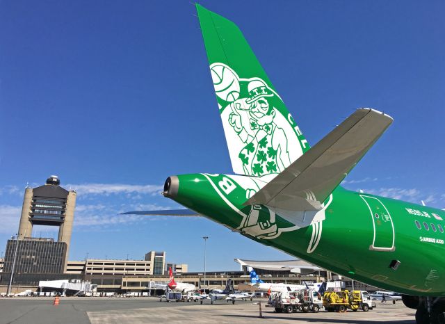 Airbus A320 (N595JB) - Boston Celtics special livery