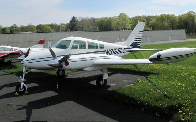 Cessna 310 (N3165L)