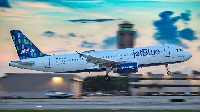 Airbus A320 (N588JB) - Jetblue A320 early morning landing at FLL