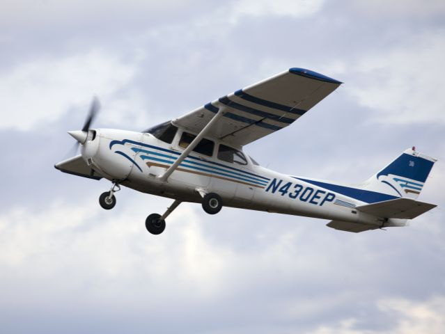 Cessna Cutlass RG (N430EP) - Take off runway 26.