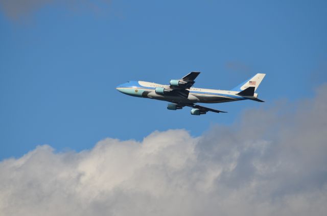 Boeing 747-200 (N28000) - Airforce One making touch and go at KPHF for practice runs.