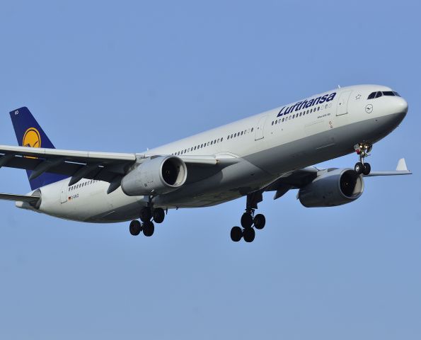 Airbus A330-300 (D-AIKO)