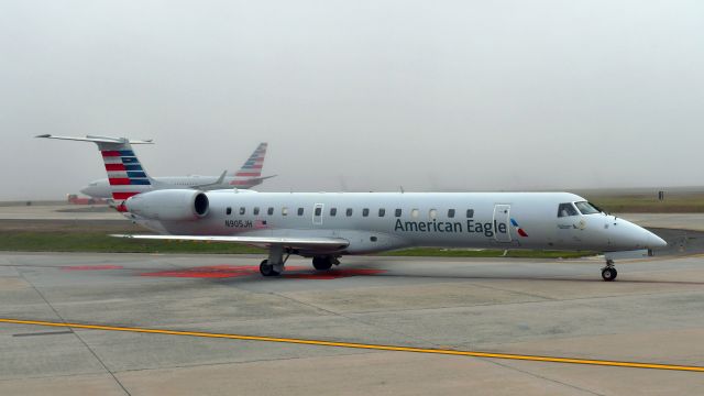 Embraer ERJ-145 (N905JH) - American Eagle Embraer ERJ-145LR N905JH in Charlotte 